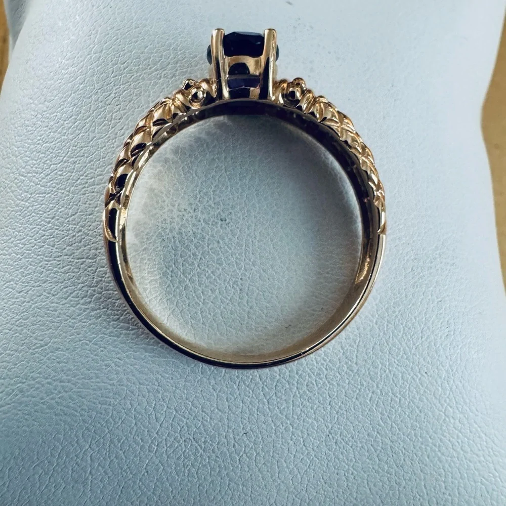 14K Yellow Gold Vintage Amethyst Ring Textured Band Statement Piece size 10.75